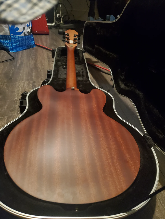 epiphone in guitar case
