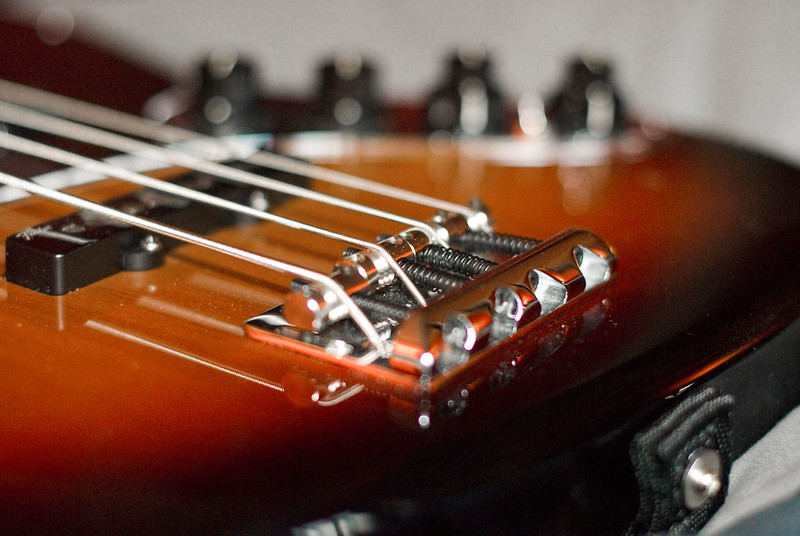 fender deluxe bass guitar