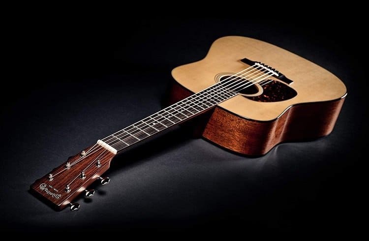 martin d-18 features