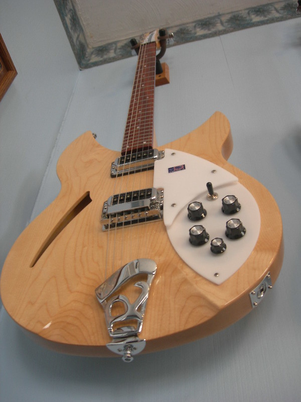 Rickenbacker 330
