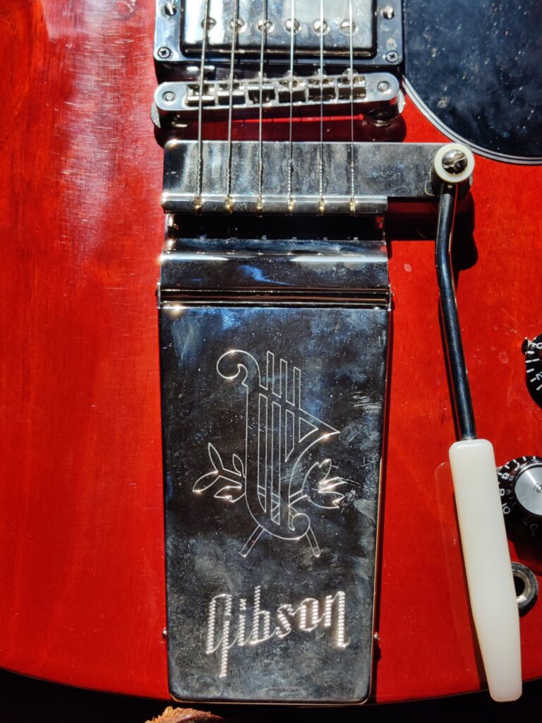 Gibson Maestro Vibrola with Lyre Engraving