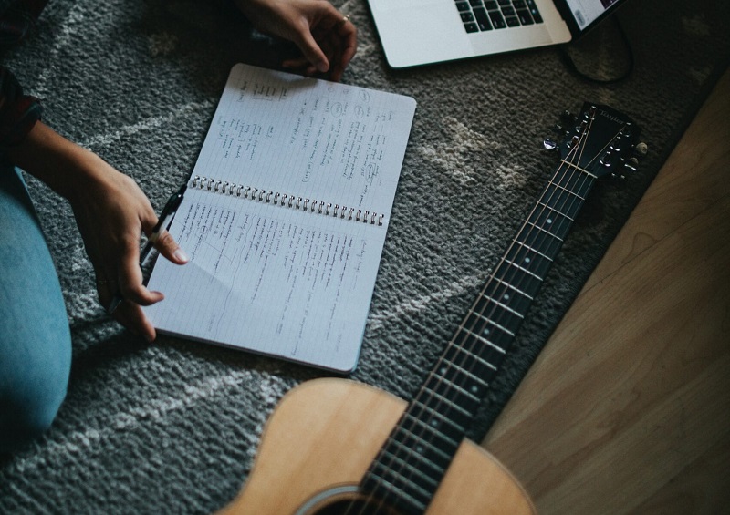 learning how to play guitar