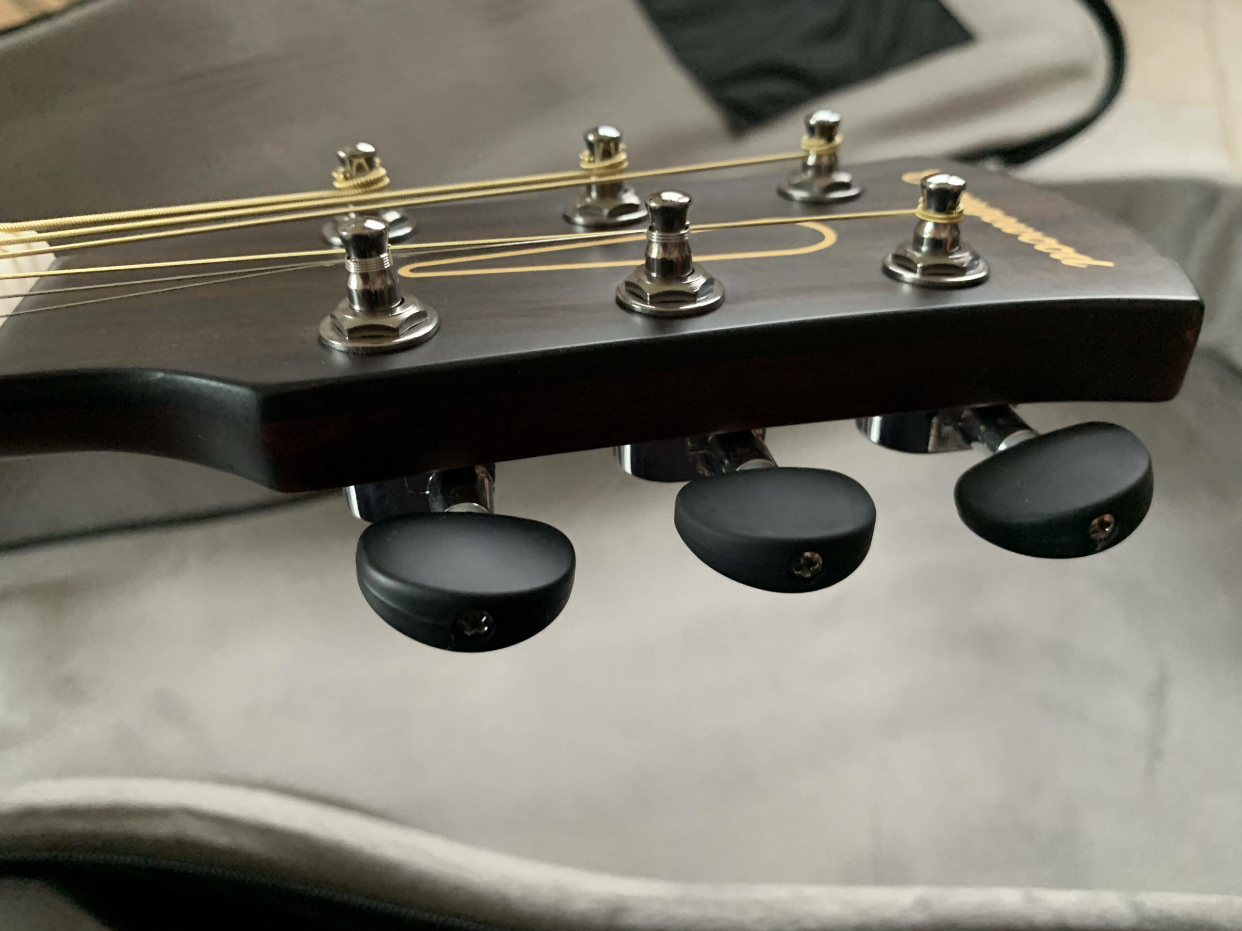 sound of orangewood guitar