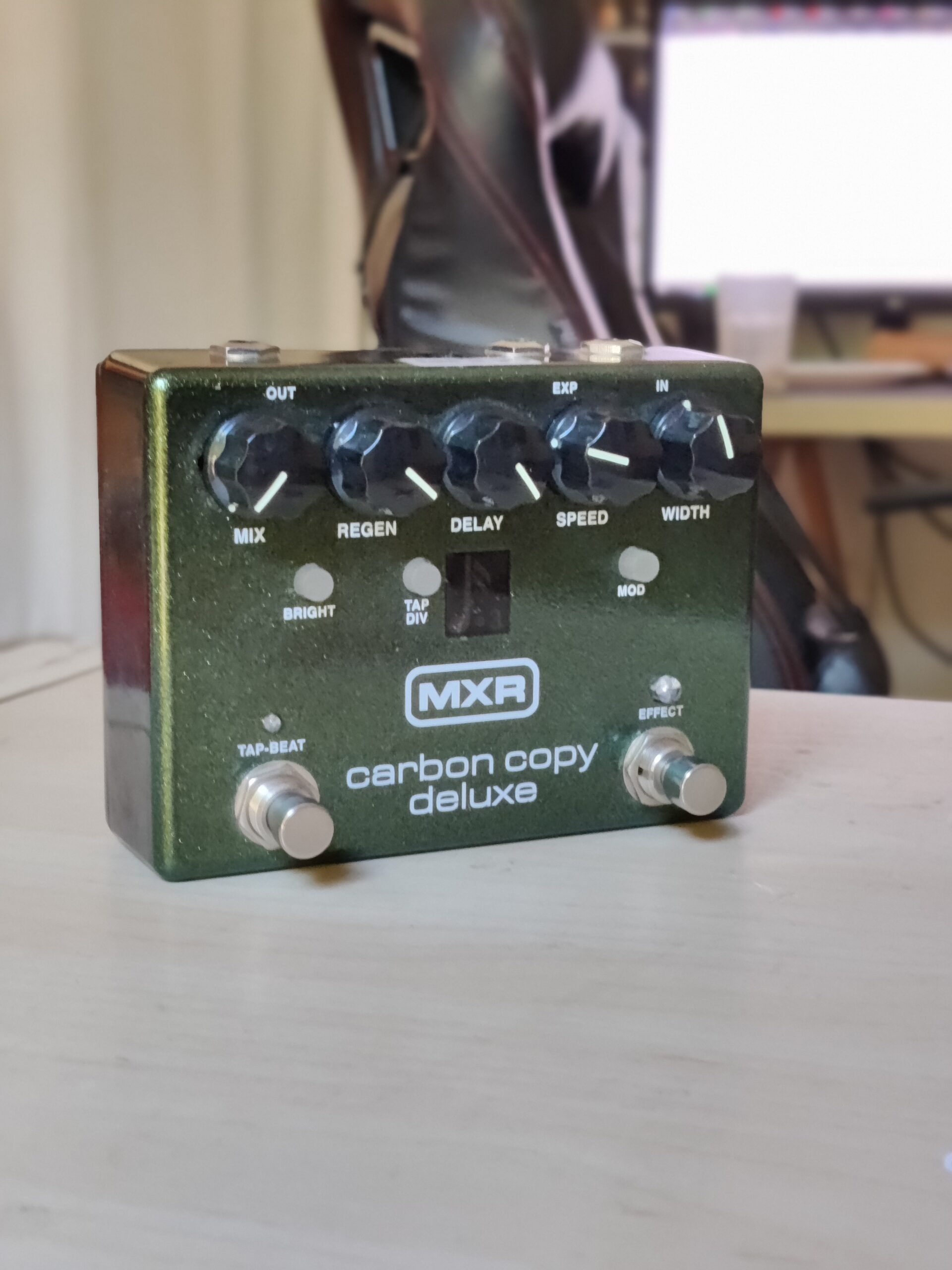 MXR Carbon Copy Deluxe