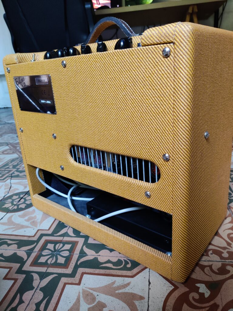 fender blues junior tweed pros and cons