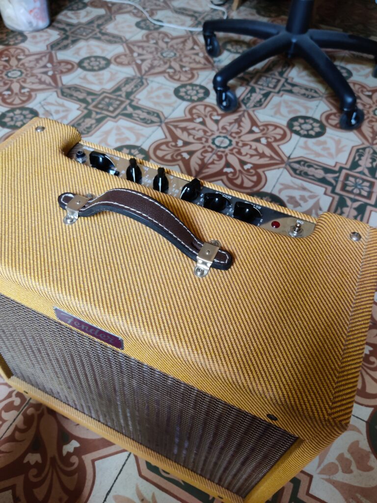 fender blues junior tweed features