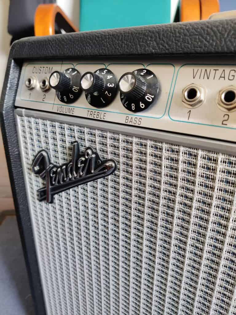 fender '68 custom deluxe reverb closeup look