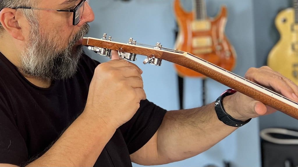 sight neck guitar testing