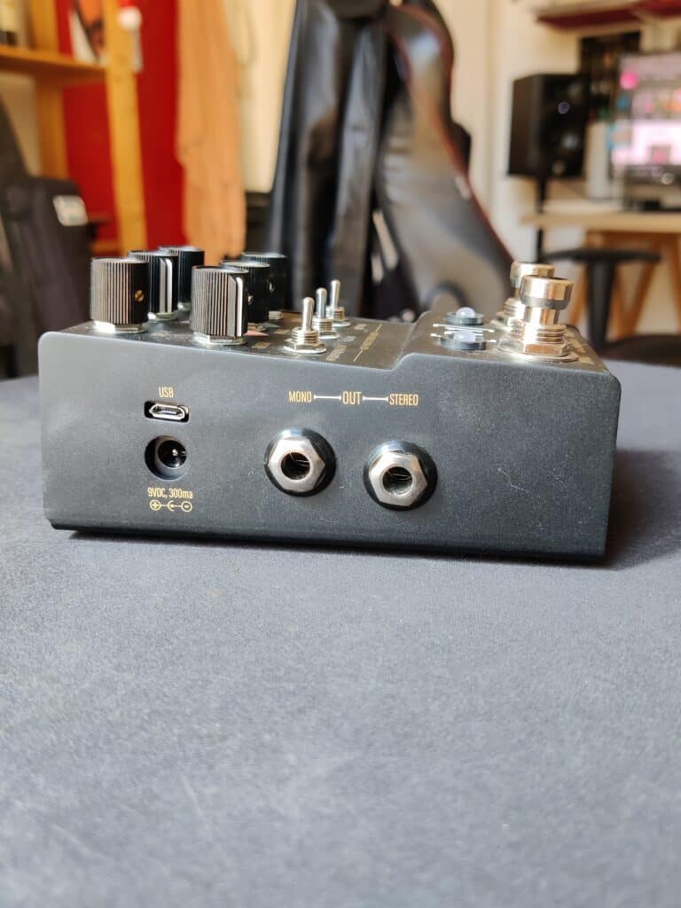 walrus audio mako series R1 reverb pedal mono and stereo 