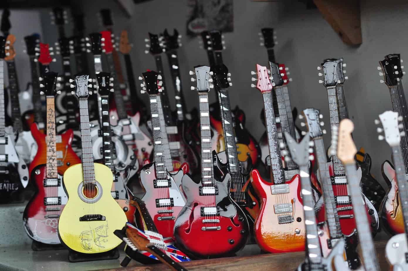 Main Differences Between Hollow-Body and Semi-Hollow Body Guitars