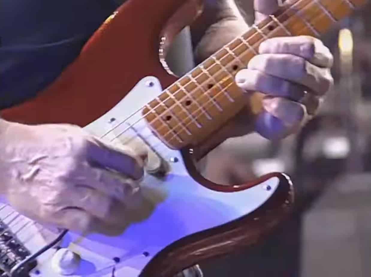 gilmour playing stratocaster guitar