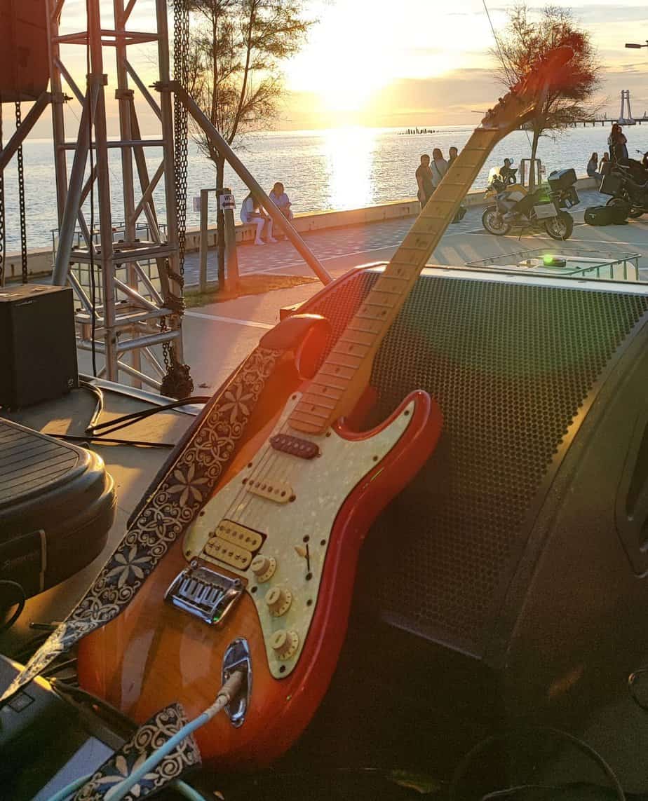 harley benton hss stratocaster copy best cheap guitars